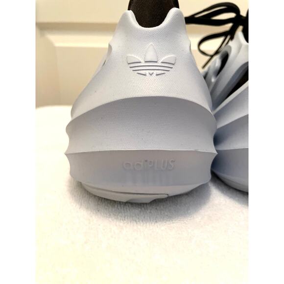 Adidas Originals AdiFOM Q Sneaker- Men’s Size 7.5/ Women’s Size 9